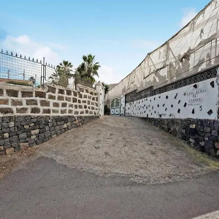 Beautiful El Cardon With Garden Apartment